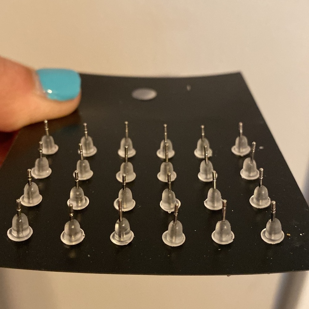 12pairs of earrings - Picture 2 of 3